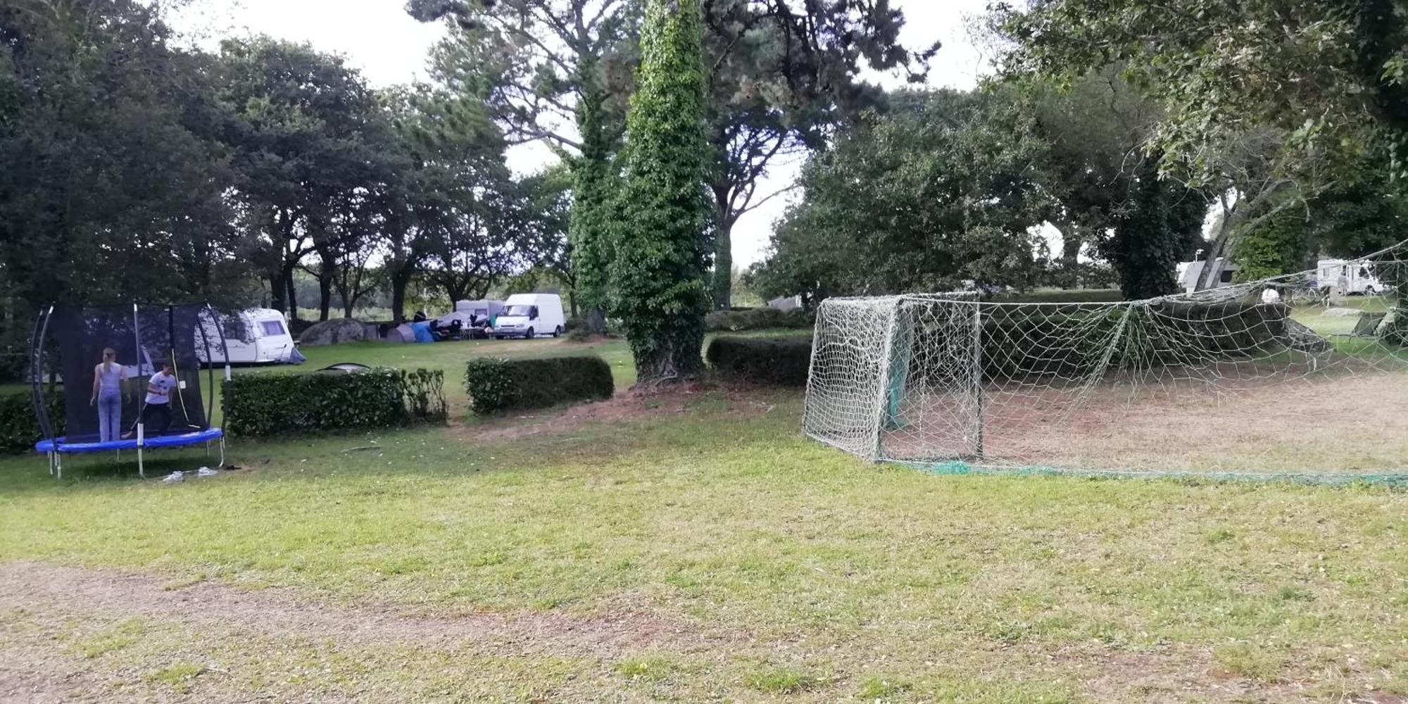 Camping Des Pierres Debout 内维兹 外观 照片