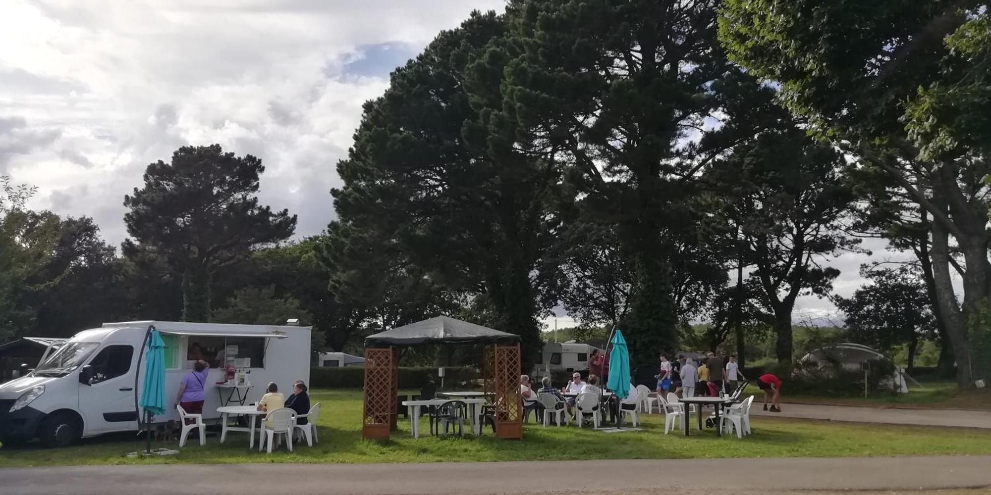 Camping Des Pierres Debout 内维兹 外观 照片